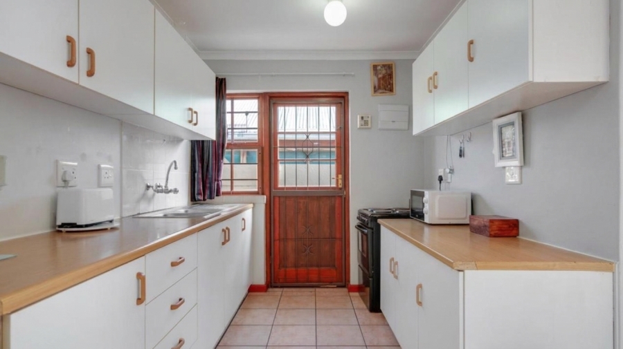 3 Bedroom Property for Sale in Milkwood Park Western Cape